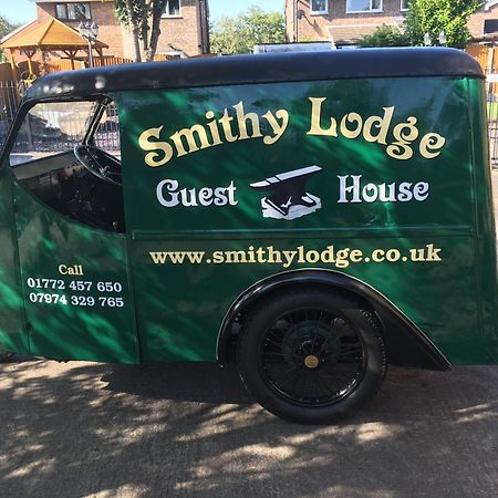 Smithy Lodge Guest House Leyland Extérieur photo